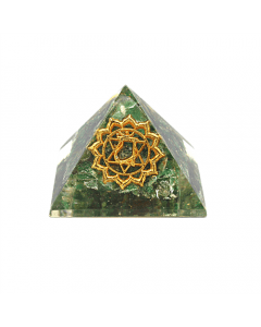 Orgonite pyramid - Heart Chakra: Green aventurine