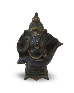 Ganesh zittend in schelp, speciale masala finish