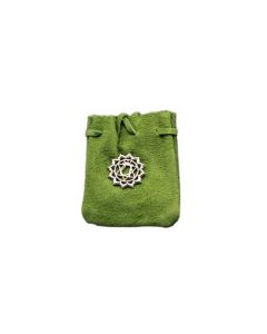 Estuche de gamuza verde con símbolo de chakra 3.25x2.75"
